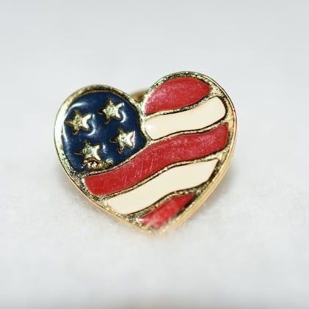 Avon 2001 USA Heart Flag Gold Tone Pin/Tie Tac Beautiful Condition
